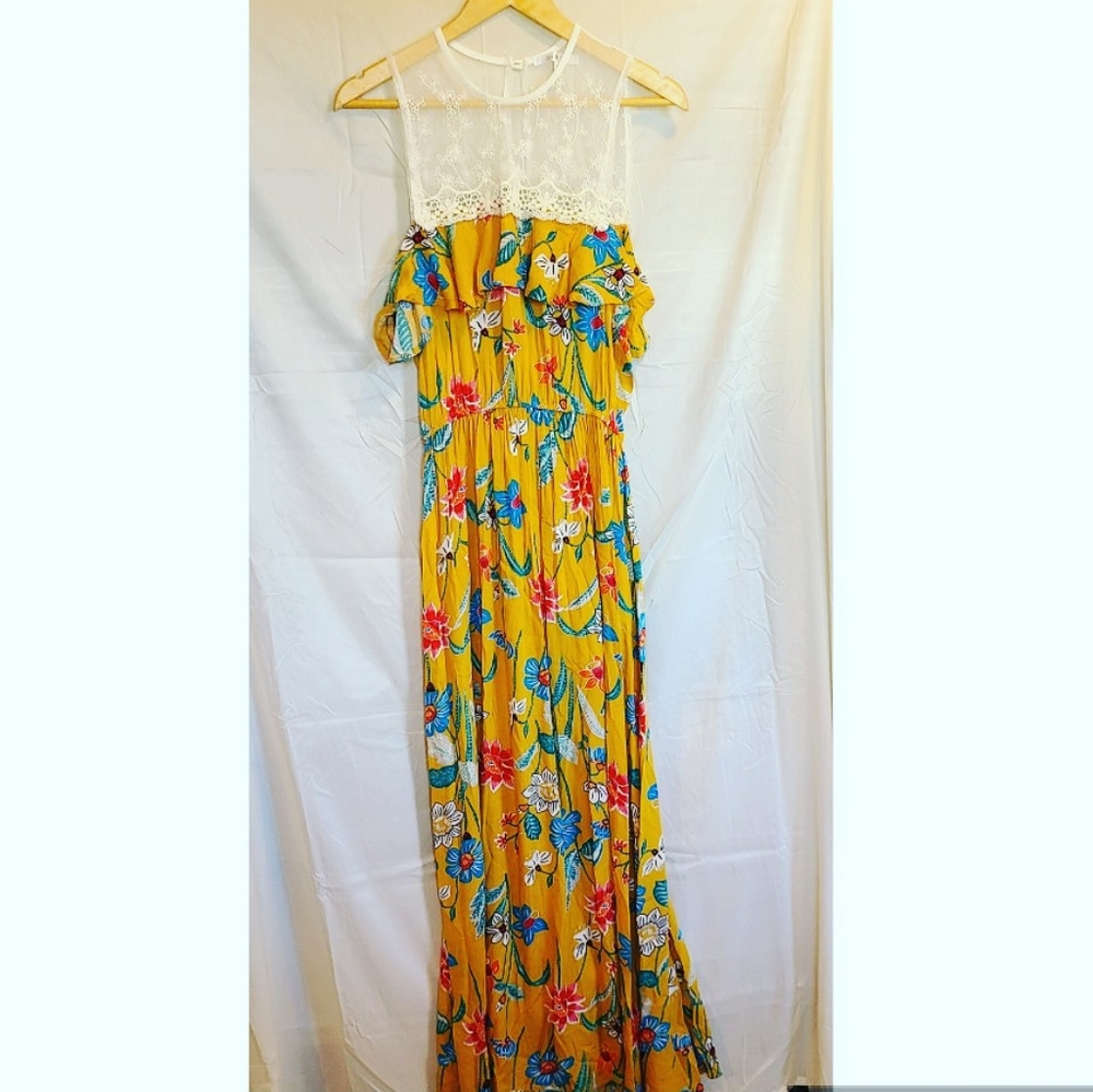 NWOT Joy & Co. Yellow cold shoulder Maxi D…